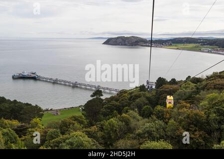 Téléphériques qui survolant la Grande Orme. Banque D'Images