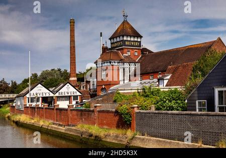 Vue sur l'ancienne brasserie près de la rive de l'Ouse à Lewes, ville de comté d'East Sussex, en Angleterre. Banque D'Images