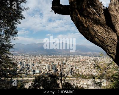 Vue sur la ville depuis le Sanctuaire de l'Immaculée conception, Santiago, Chili Banque D'Images