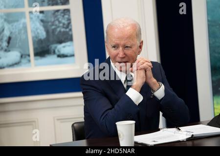 Washington, États-Unis.03rd janvier 2021.Le président américain Joe Biden rencontre virtuellement les agriculteurs et les éleveurs pour discuter du travail de son administration pour stimuler la concurrence et réduire les prix dans l'industrie de la transformation de la viande dans le South court Auditorium à la Maison Blanche à Washington, DC, le 3 janvier 2022.Photo par Chris Kleponis/Pool/Sipa USA crédit: SIPA USA/Alay Live News Banque D'Images