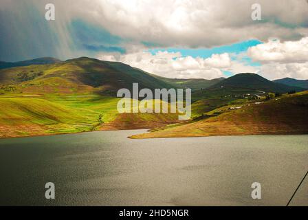 Le barrage de Katse est le projet d'eau des Highlands du Lesotho en Afrique Banque D'Images