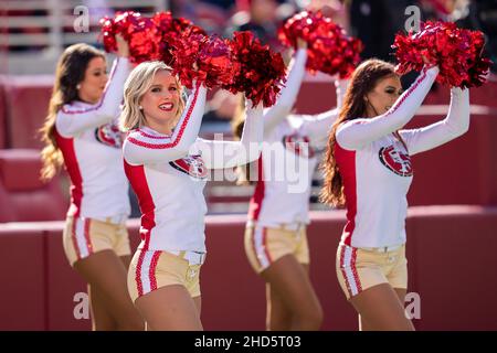 San Francisco 49ers Goldrush se produire avant le début du match contre les Houston Texans à Santa Clara, Californie, dimanche 2 janvier 2022.(IMA Banque D'Images