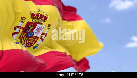 Le drapeau national de l'Espagne agitant dans le vent un jour clair.Mise au point sélective.Animation réaliste 3D fluide. Banque D'Images