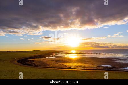 Coucher de soleil sur la mer des Wadden sur la côte de la Frise du Nord Banque D'Images
