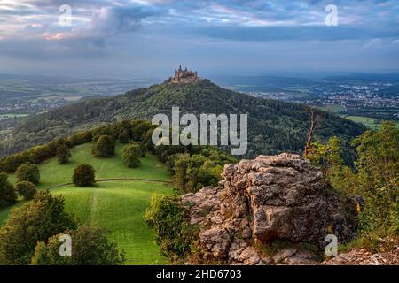 Château Hohenzollern vue d'un endroit appelé Zeller Horn Banque D'Images