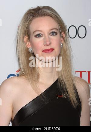 Elizabeth Holmes participe au Gala annuel 12th de 100 pour célébrer les 100 personnes les plus influentes DU TEMPS au monde au Frederick P. Rose Hall, où se trouve le Jazz au Lincoln Center de New York, le 21 avril 2015.Crédit photo : Henry McGee/MediaPunch Banque D'Images