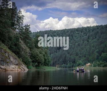 07 de juillet 2017, Russie, Bashkortostan, rafting sur la rivière Belaya paysage coloré Banque D'Images