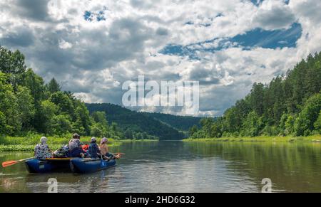 07 de juillet 2017, Russie, Bashkortostan, rafting sur la rivière Belaya paysage coloré Banque D'Images