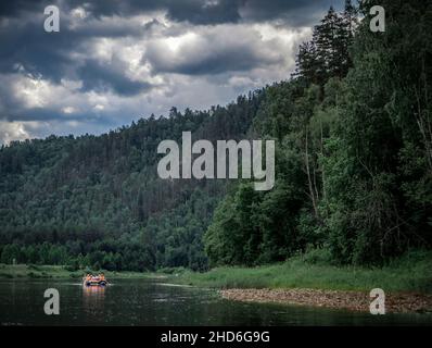 07 de juillet 2017, Russie, Bashkortostan, rafting sur la rivière Belaya paysage coloré Banque D'Images