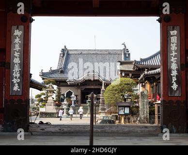 Tokushima, Japon - 3 avril 2018 : entrée à Idoji, temple numéro 17 du pèlerinage de Shikoku Banque D'Images