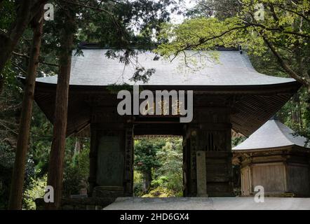 Tokushima, Japon - 4 avril 2018 : entrée à Kakurinji, temple numéro 20 du pèlerinage de Shikoku Banque D'Images