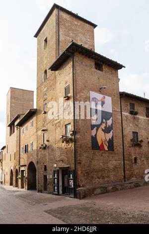 Rue via Giovanni Boccaccio, Village, Château de Certaldo, Toscane, Italie,Europe Banque D'Images