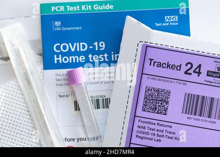 Test pcr - kit de test pcr nhs Home - Écosse, Royaume-Uni Banque D'Images