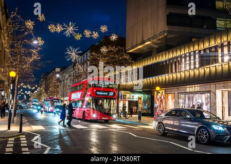 Sloane Street décorée de lumières de Noël, Chelsea, Londres, Angleterre, Royaume-Uni Banque D'Images