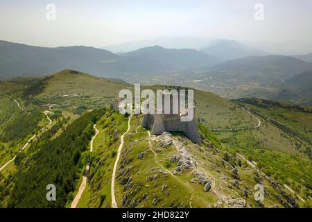 Vue aérienne, forteresse Rocca di Calascio, Abruzzes, Italie, Europe Banque D'Images