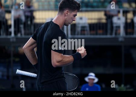 Adélaïde, Australie, 4 janvier 2022.Le Thanasi Kokkinakis d'Australie réagit sur un point lors du match des célibataires ATP entre le Thanasi Kokkinakis d'Australie et John Millman d'Australie le deuxième jour du tournoi de tennis international d'Adélaïde à Memorial Drive le 04 janvier 2022 à Adélaïde, en Australie.Crédit : Peter Mundy/Speed Media/Alay Live News Banque D'Images