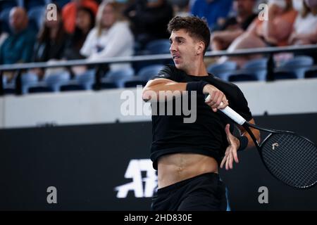 Adélaïde, Australie, 4 janvier 2022.Thanasi Kokkinakis, d'Australie, joue un rôle de premier rang lors du match des célibataires ATP entre Thanasi Kokkinakis, d'Australie, et John Millman, d'Australie, le deuxième jour du tournoi de tennis international d'Adélaïde à Memorial Drive, le 04 janvier 2022 à Adélaïde, en Australie.Crédit : Peter Mundy/Speed Media/Alay Live News Banque D'Images