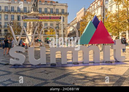 Lisboa,Portugal,octobre 27,2021:Childa c'est un signe de promotion décoratif pour le Web Summit concours en novembre. Banque D'Images