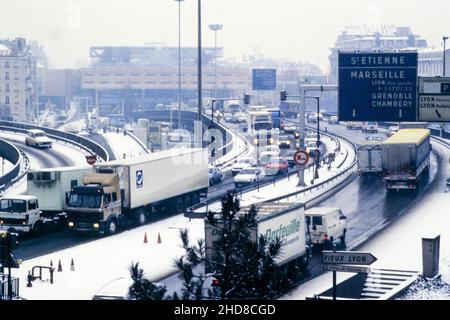 Archives 80ies : tunnel de Fourvières, point de transit critique, quartier de Perrache, Lyon, Centre-est de la France Banque D'Images