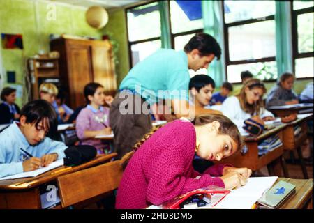 Archives 90ies : élèves de l'école privée Steiner, Saint-Genis Laval, Rhône, France, 1995 Banque D'Images