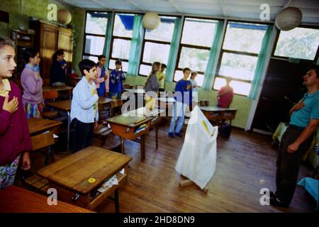 Archives 90ies : élèves de l'école privée Steiner, Saint-Genis Laval, Rhône, France, 1995 Banque D'Images