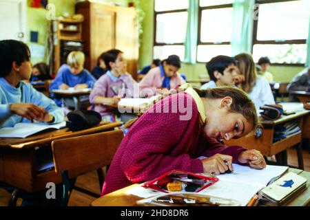 Archives 90ies : élèves de l'école privée Steiner, Saint-Genis Laval, Rhône, France, 1995 Banque D'Images