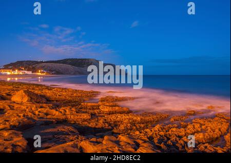 Côte rocheuse au large de Praia da Luz, Algarve, Portugal, Europe Banque D'Images