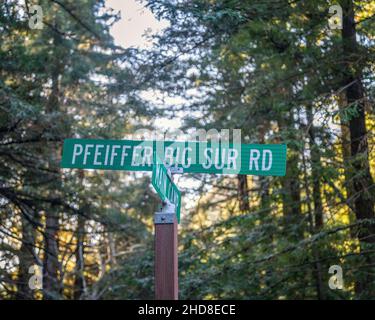 Un panneau de rue dans Pfeiffer Big sur SP, Big sur, CA. Banque D'Images