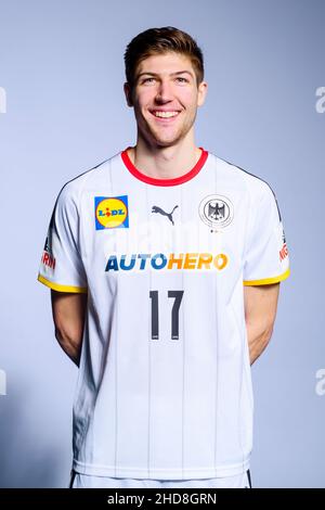 04 janvier 2022, Bavière, Großwallstadt: Équipe nationale de handball, Allemagne, séance photo: Le joueur national de handball allemand Lukas Zerbe .Photo: Sascha Klahn/dpa Banque D'Images