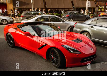 Kiev, Ukraine - 19 juin 2021: Voiture de muscle rouge Chevrolet Corvette C7 Liberty garée dans la ville Banque D'Images