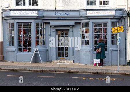 Façade de beaucoup une chaussure à propos de rien magasin à Stratford-upon-Avon Banque D'Images
