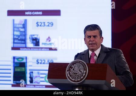 Non exclusif : MEXICO, MEXIQUE - 3 JANVIER 2022 : le directeur de l'Agence fédérale de protection des consommateurs du Mexique, Ricardo Sheffield, s'exprime lors du Banque D'Images