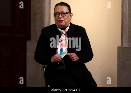 Non exclusif: MEXICO, MEXIQUE - 3 JANVIER 2022: La secrétaire à la sécurité et à la protection des citoyens du Mexique, Rosa Islandais Rodríguez, parle pendant le Mexique Banque D'Images