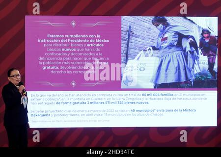 Non exclusif: MEXICO, MEXIQUE - 3 JANVIER 2022: La secrétaire à la sécurité et à la protection des citoyens du Mexique, Rosa Islandais Rodríguez, parle pendant le Mexique Banque D'Images