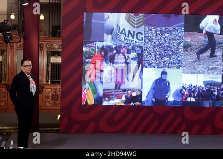 Non exclusif: MEXICO, MEXIQUE - 3 JANVIER 2022: La secrétaire à la sécurité et à la protection des citoyens du Mexique, Rosa Islandais Rodríguez, parle pendant le Mexique Banque D'Images