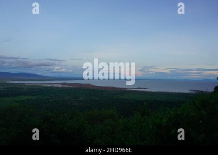 Vue du camp sur le lac Manyara après le coucher du soleil, Tanzanie 2021 Banque D'Images