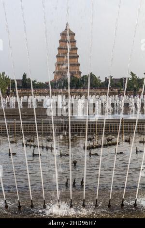 Fontaines devant la Grande Pagode de l'OIE sauvage à Xi'an, en Chine Banque D'Images