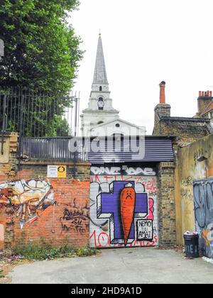 L'église de l'église Christ Church de Nicholas Hawksmoor, vue de Brick Lane, Spitalfields, Londres, Angleterre, Royaume-Uni Banque D'Images