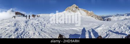 Cimon della Pala sur les Dolomites dans le Trentin-Haut-Adige et le refuge de Rosetta Banque D'Images