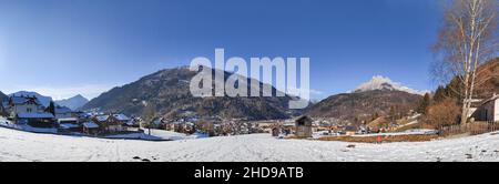 Vue panoramique sur la Valle di Primiero pendant le paysage d'hiver et la journée ensoleillée Banque D'Images