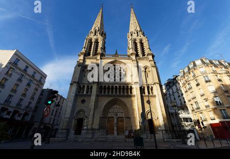 L'église Saint-Jean-Baptiste de Belleville, construite entre 1854 et 1859, est l'une des premières églises néo-gothiques de Paris. Banque D'Images