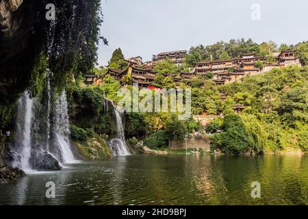 Cascade dans la ville de Fudong Zhen, province de Hunan, Chine Banque D'Images