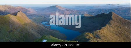 Vue panoramique de l'est depuis Snowdon Peak sur la veille du Solstice d'hiver Banque D'Images