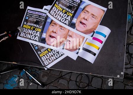 Rome, Italie.04th janvier 2022.Manifestation organisée par le mouvement populaire pourpre contre l'hypothèse de la candidature de Silvio Berlusconi au poste de président de la République.Crédit : Agence photo indépendante/Alamy Live News Banque D'Images