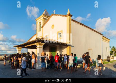 L'église et le monastère de Monte Serrat, construit au début du 19th siècle, se trouve à Ponta de Hu Banque D'Images