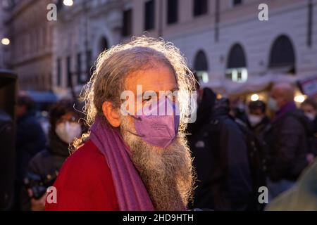 Rome, Italie.04th janvier 2022.Manifestation organisée à Rome par 'Popolo Viola' contre la candidature de Silvio Berlusconi à la présidence de la République italienne (photo de Matteo Nardone/Pacific Press) crédit: Pacific Press Media production Corp./Alay Live News Banque D'Images