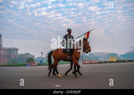 New Delhi, Delhi, Inde.4th janvier 2022.Le garde du corps du Président participant à la répétition de la République le matin d'hiver, à Rajpath, le 4 janvier 2022, à New Delhi, en Inde.Le Bodyguard du président est un régiment de cavalerie d'élite de l'armée indienne.C'est le régiment le plus ancien dans l'ordre de préséance des unités de l'Armée indienne.(Credit image: © Mohsin Javed/Pacific Press via ZUMA Press Wire) Banque D'Images