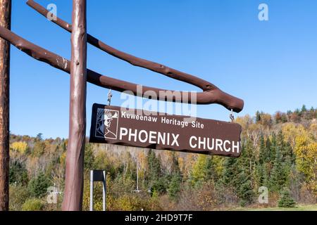 Phoenix, Michigan - 18 octobre 2021 : l'église Phoenix de l'Assomption, dans le style gothique de Carpenter, dans la péninsule supérieure du Michigan Banque D'Images