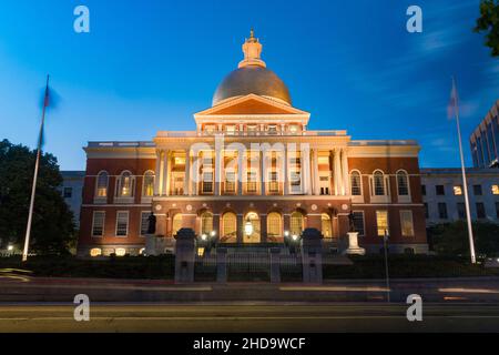 Le Massachusetts State House au crépuscule Banque D'Images