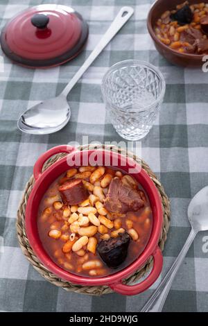 Fabada, ragoût de haricots blancs typique de l'Espagne Banque D'Images